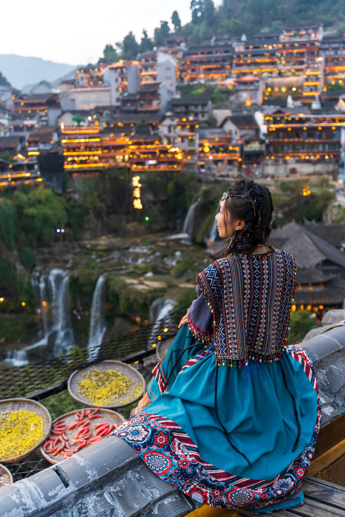 Mujer con ropa tradicional de Lijiang